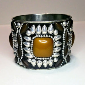 Flagship Exclusive: Venus Cuff